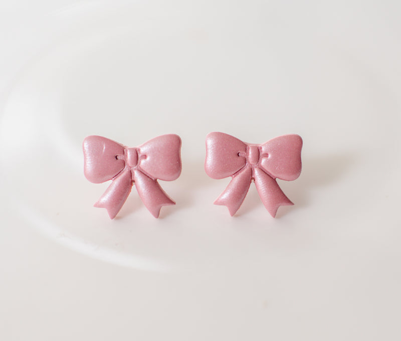 Pearl pink bow studs