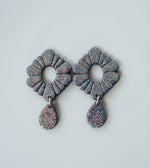 Holographic victorian dangles