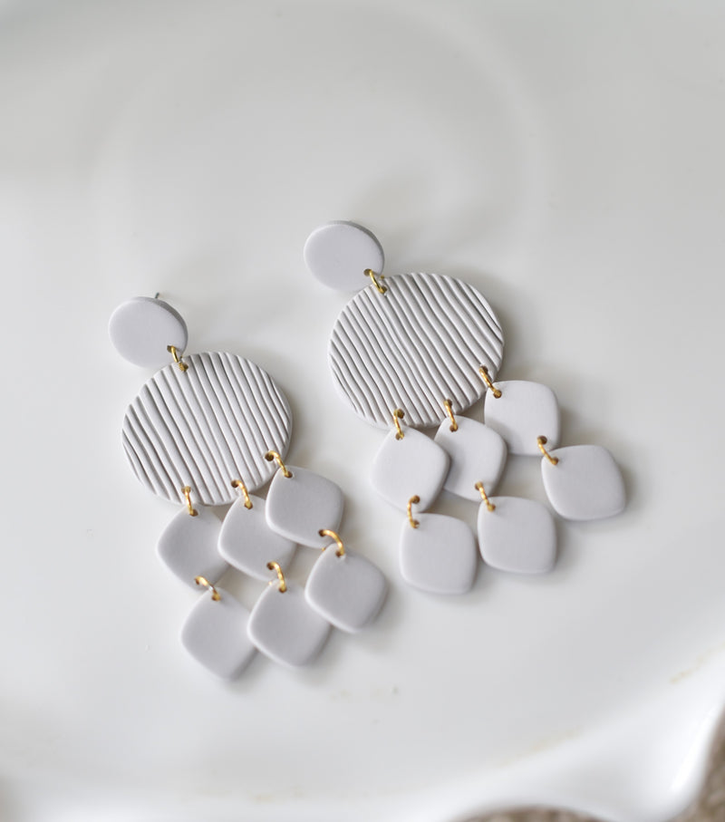 Light gray line tier dangles